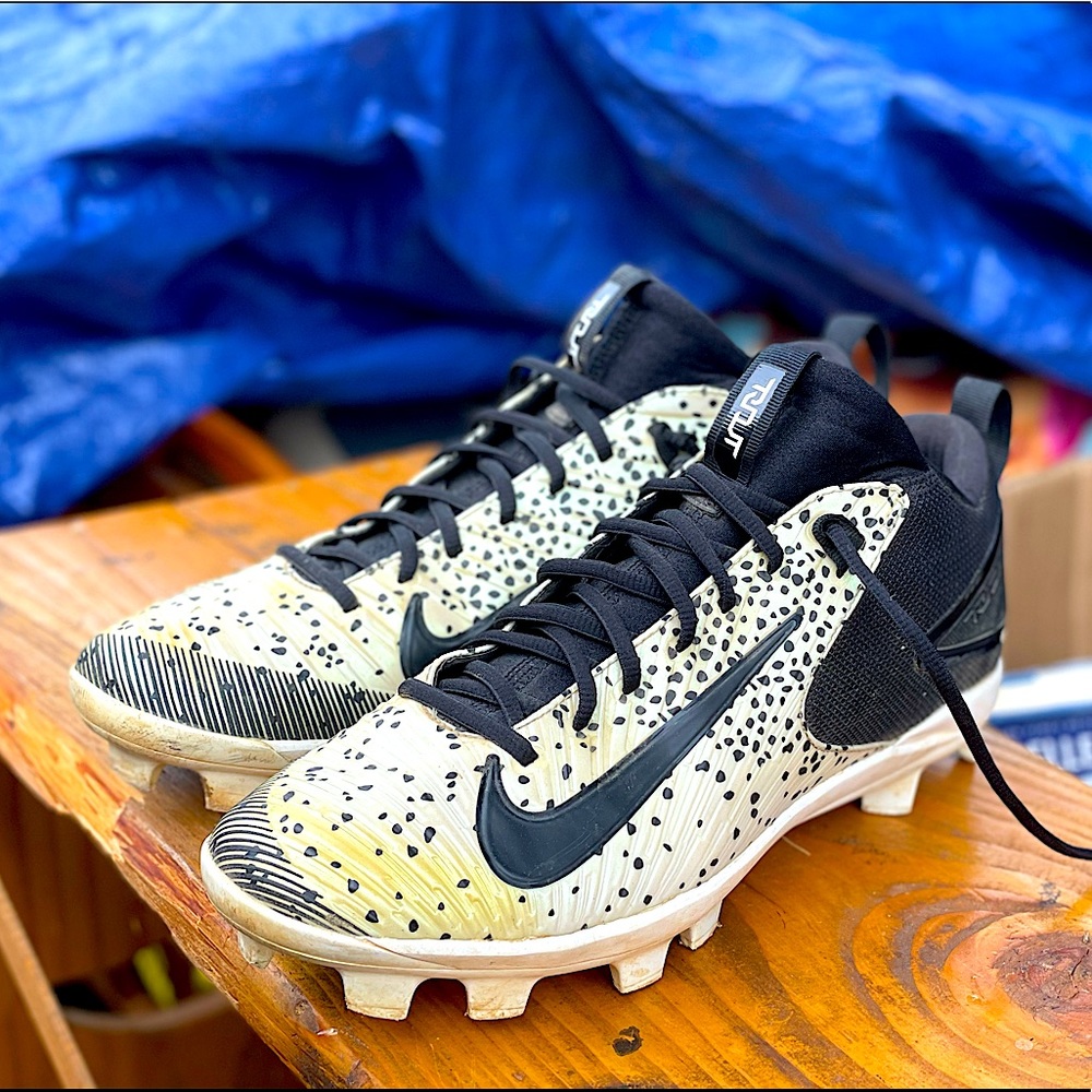 mike trout cleats